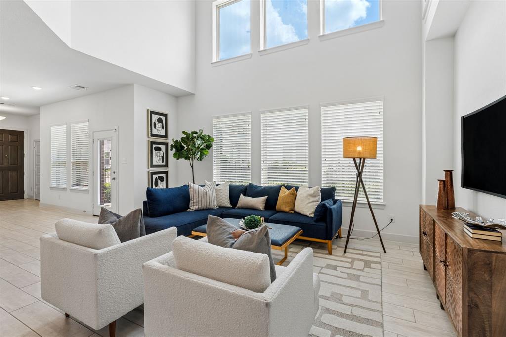 648 Courtyard Ln, Irving, TX 75039 photo