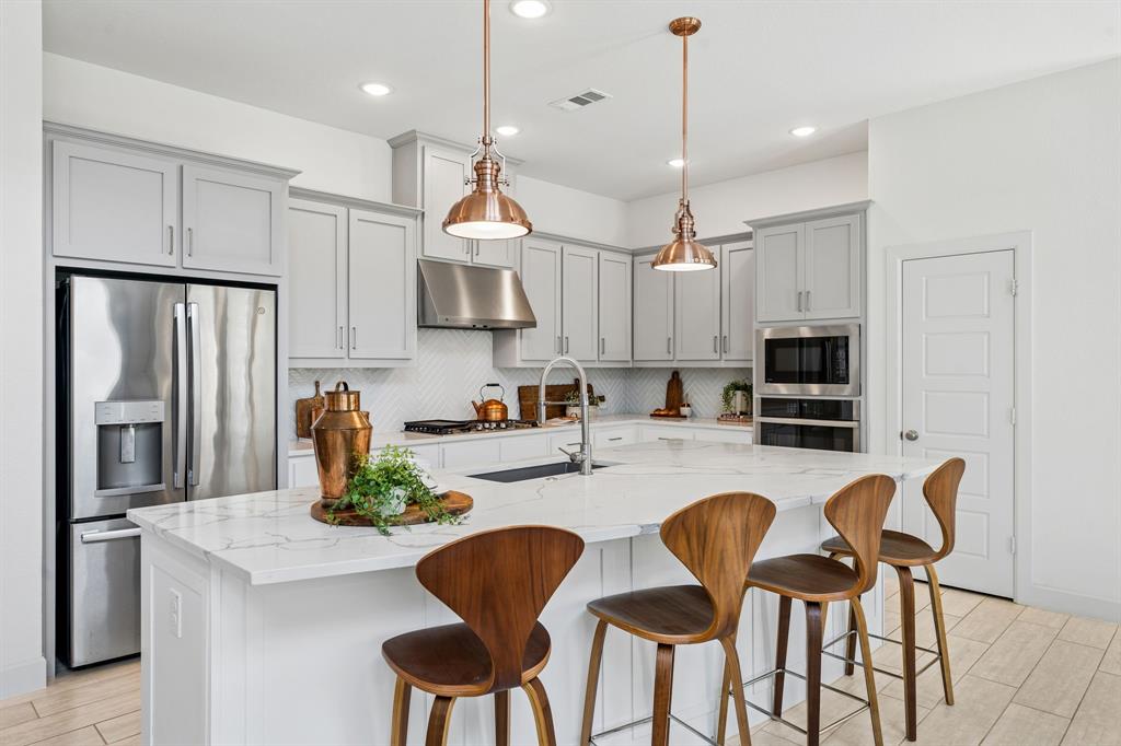 648 Courtyard Ln, Irving, TX 75039 photo