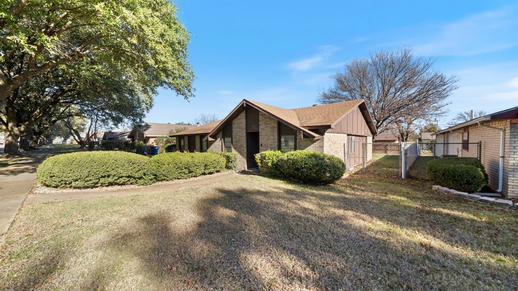 7020 Nandina Dr, Dallas, TX 75241 photo