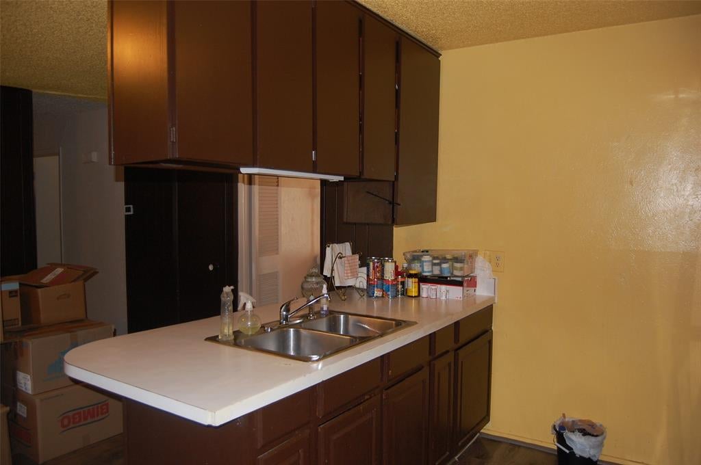 1808 Western Park Dr, Dallas, TX 75211 photo