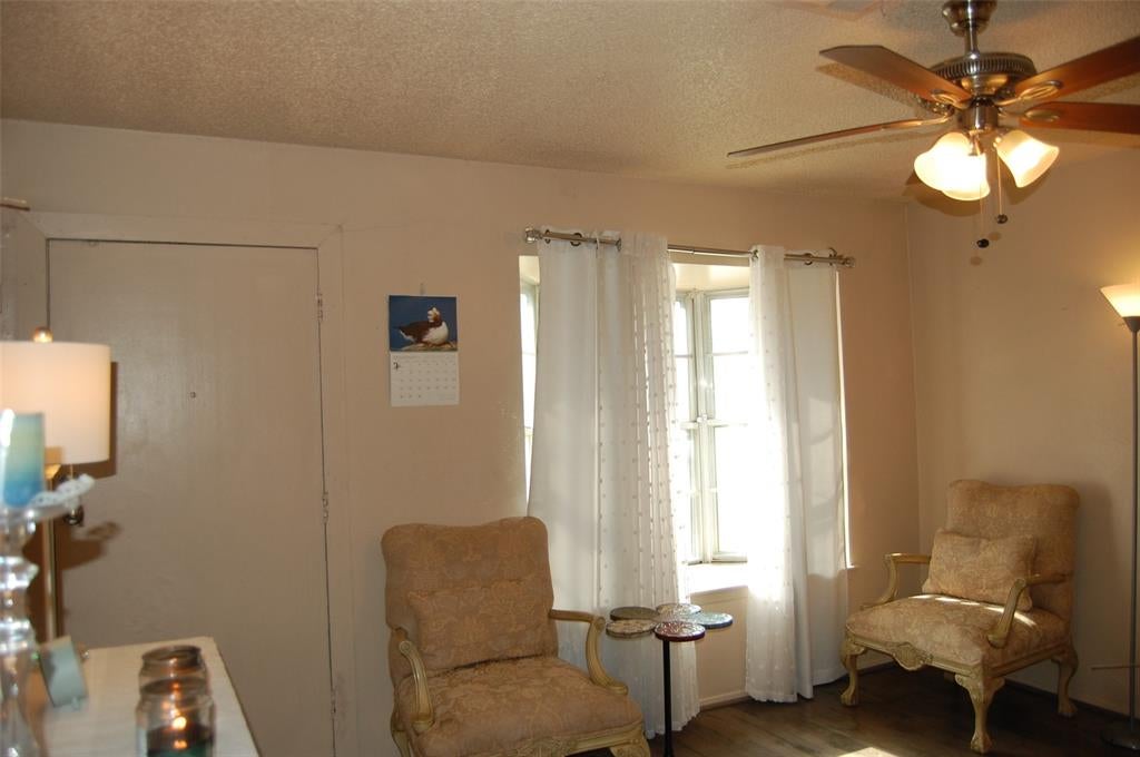 1808 Western Park Dr, Dallas, TX 75211 photo