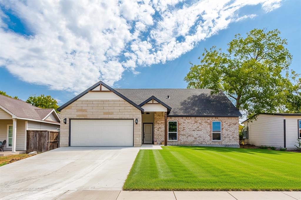 808 Wilkinson Dr, Mesquite, TX 75149