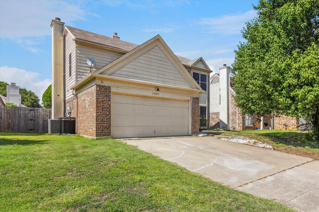2528 Creekwood Ln, Fort Worth, TX 76123