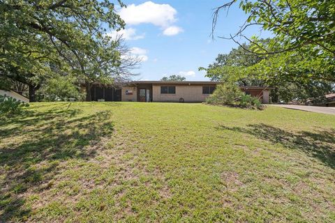 Single Family Residence in Azle TX 428 Inwood Road.jpg