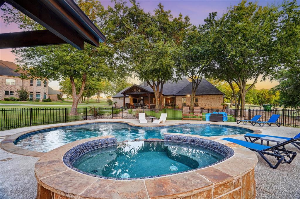 132 Star Crossing Ln, Weatherford, TX 76088