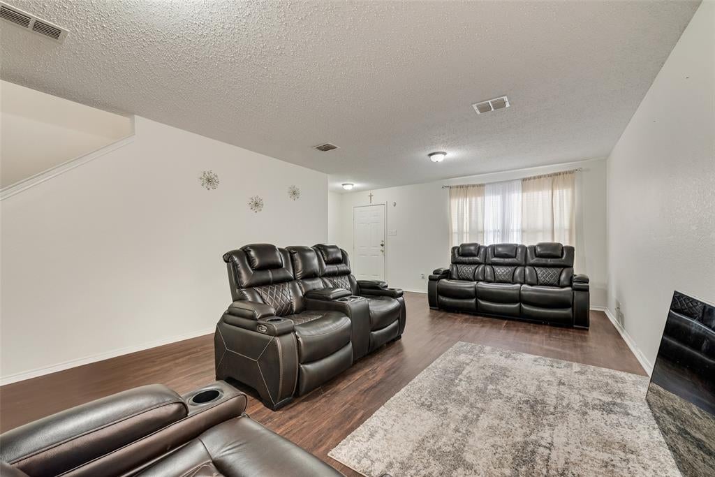 3016 Cesareo Dr, Grand Prairie, TX 75052 photo