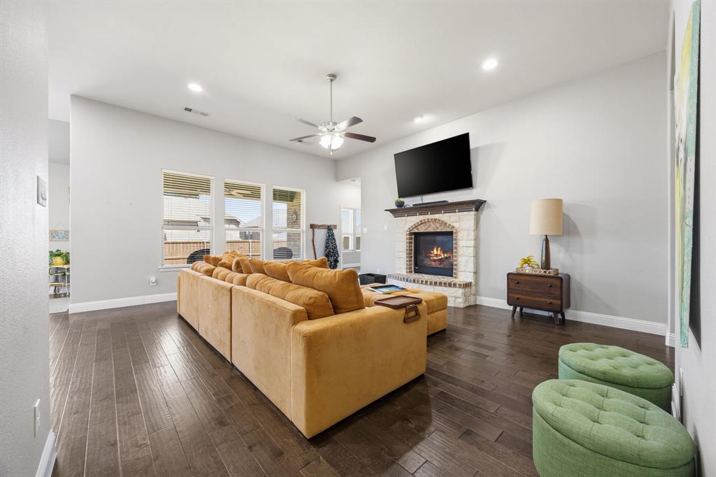 9901 Trinity Dr, Little Elm, TX 75068 photo