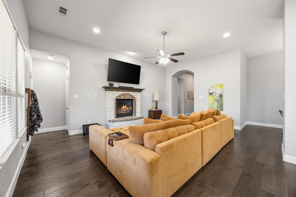 9901 Trinity Dr, Little Elm, TX 75068 photo