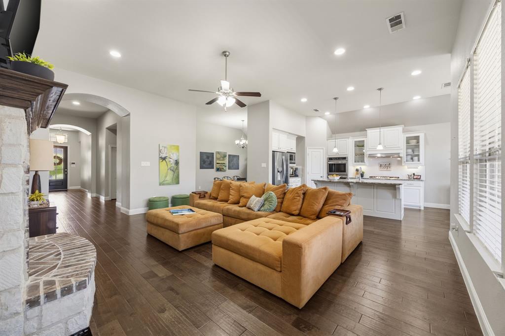 9901 Trinity Dr, Little Elm, TX 75068 photo