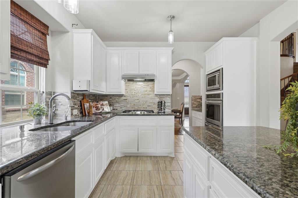 1808 River Run Dr, Desoto, TX 75115 photo