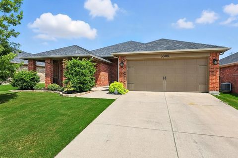 Single Family Residence in Royse City TX 3308 Spruce Street.jpg
