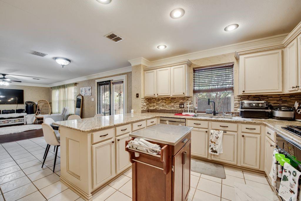 7602 Stanhope Ln, Arlington, TX 76001 photo