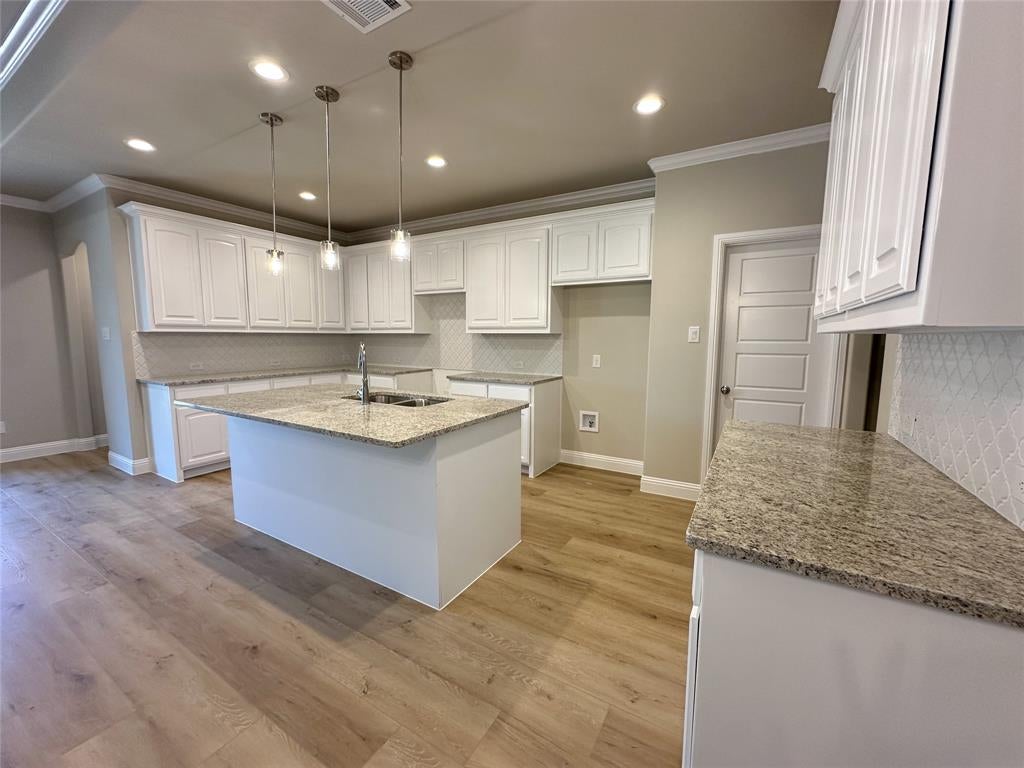 2005 Belle Lagos Ln, Cleburne, TX 76033 photo