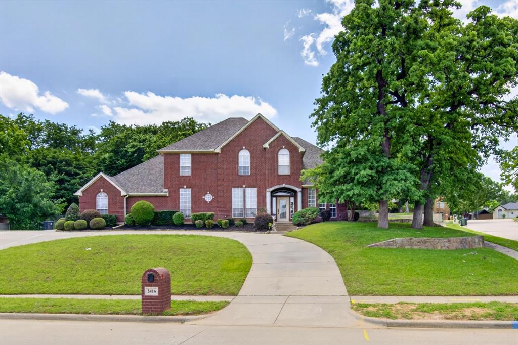 2416 Park Run Dr, Arlington, TX 76016