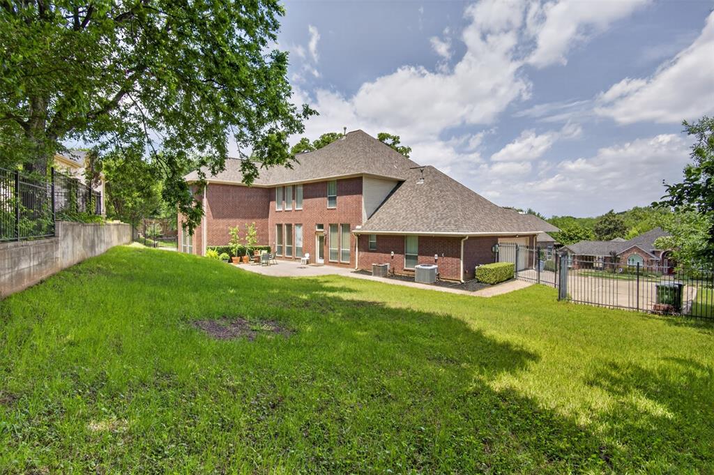 2416 Park Run Dr, Arlington, TX 76016 photo