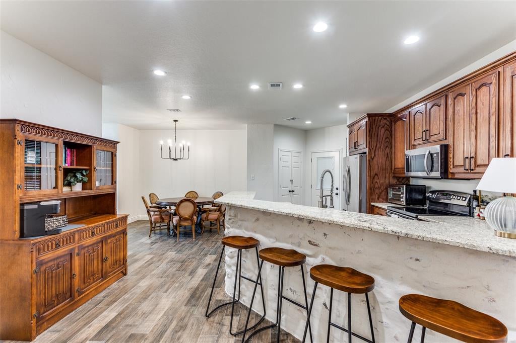 101 Oakwood Dr, Weatherford, TX 76086 photo