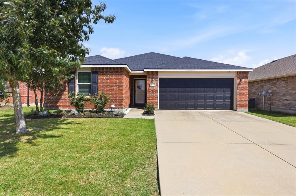 5925 Mountain Bluff Dr, Fort Worth, TX 76179