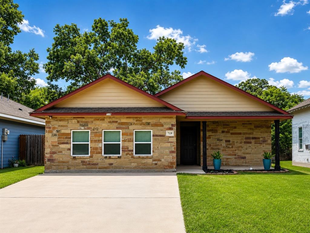 719 6 St, Bonham, TX 75418