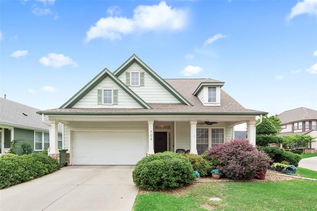 709 Creek Walk Pl, Arlington, TX 76015
