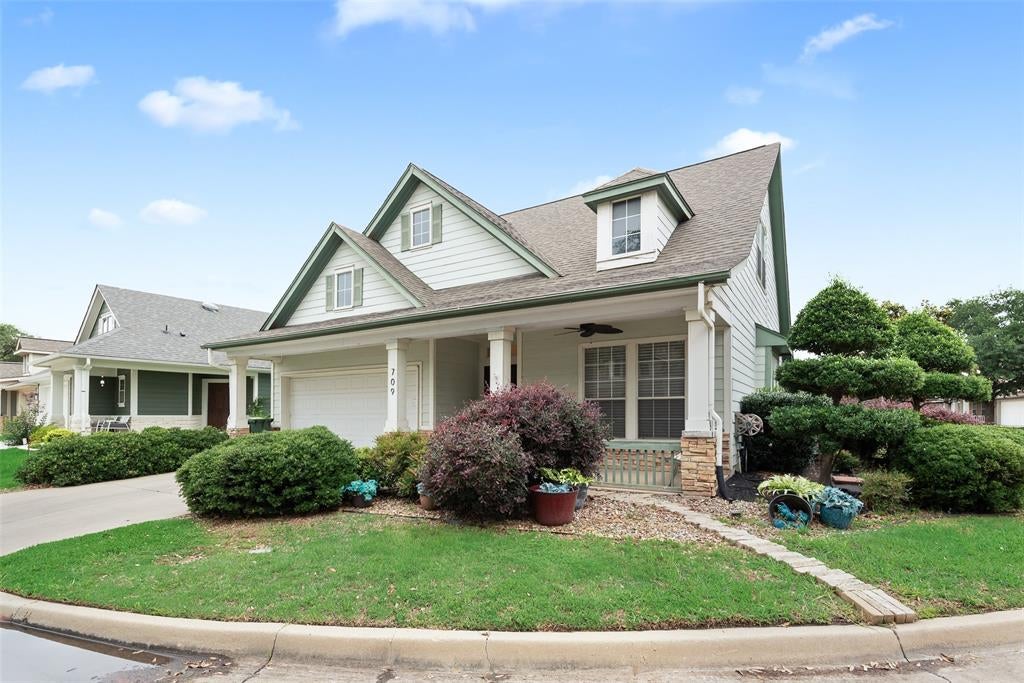 709 Creek Walk Pl, Arlington, TX 76015 photo