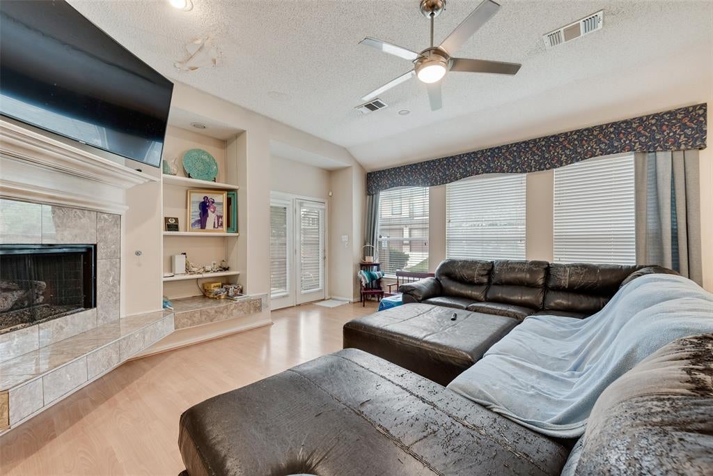 709 Creek Walk Pl, Arlington, TX 76015 photo
