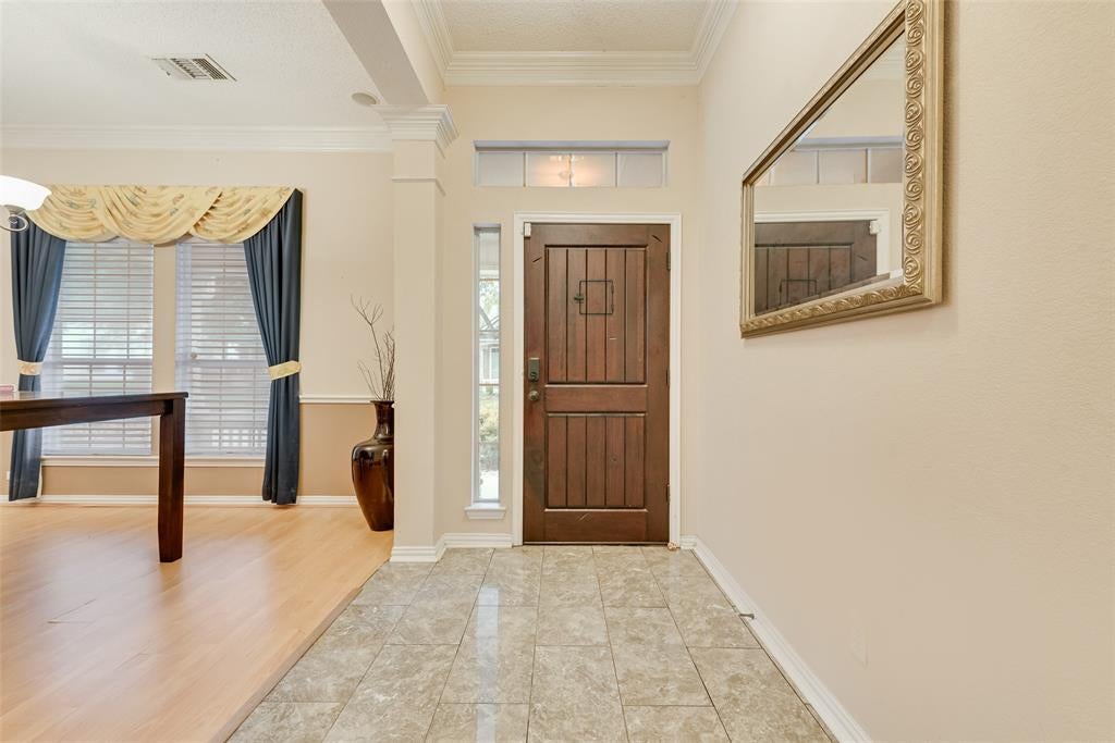 709 Creek Walk Pl, Arlington, TX 76015 photo