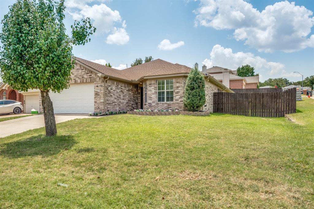 1520 Creekstone Ct, Fort Worth, TX 76112