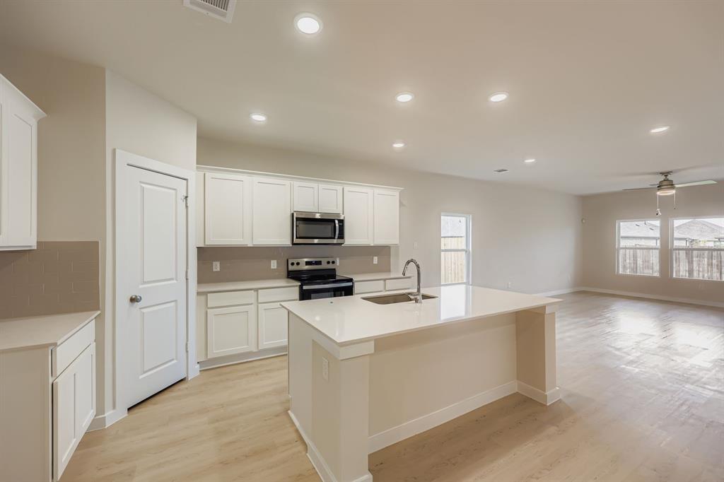 1009 Park Oak Ln, Crowley, TX 76036 photo