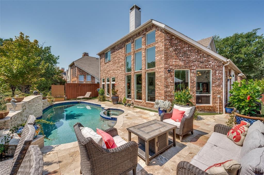 8524 Wellington Point Dr, Irving, TX 75063