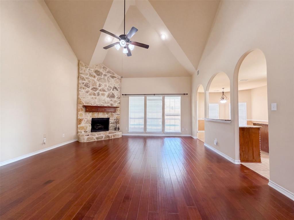 409 Lone Oak Ct, Kennedale, TX 76060 photo