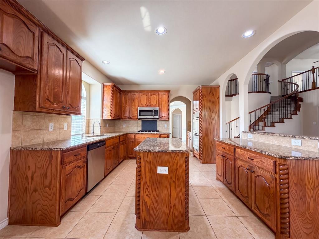 409 Lone Oak Ct, Kennedale, TX 76060 photo
