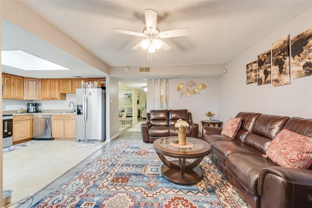 527 Towne House Ln, Richardson, TX 75081 photo