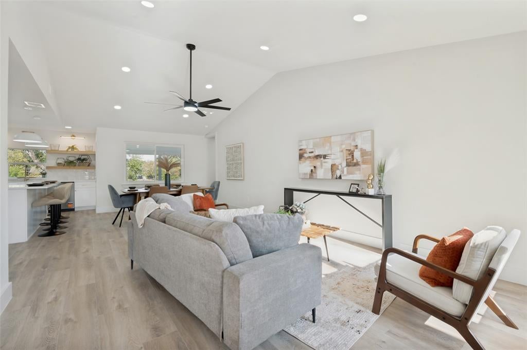 14517 Dennis Ln, Farmers Branch, TX 75234 photo