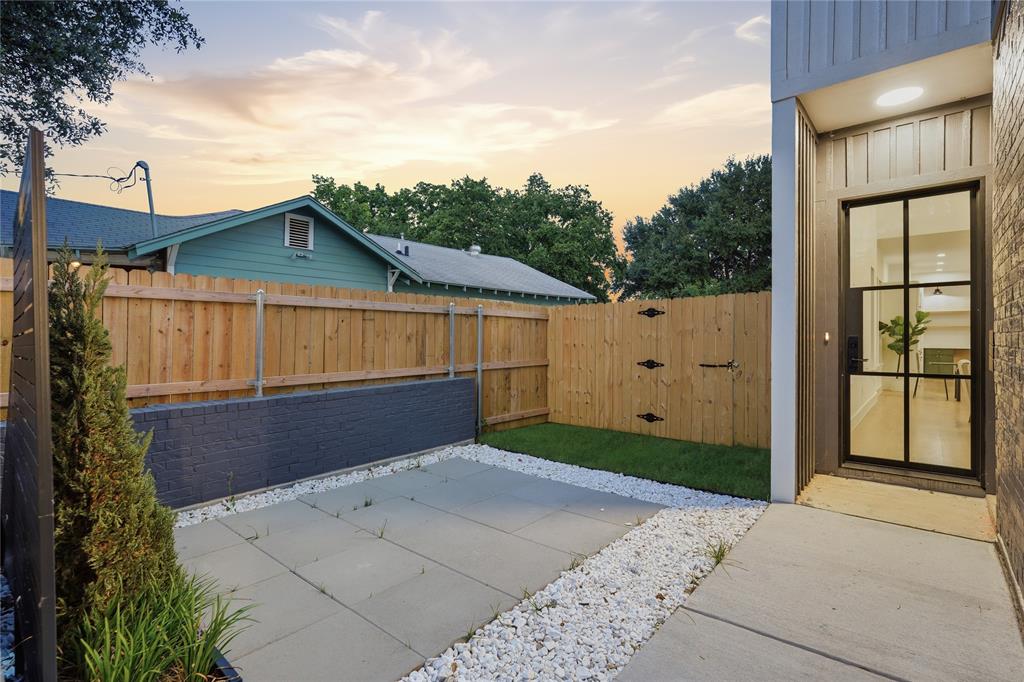 2212 Marburg St, Dallas, TX 75215 photo