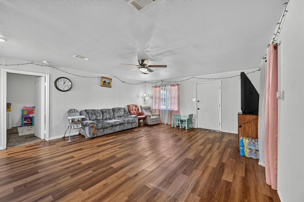1938 El Paso St, Grand Prairie, TX 75051 photo
