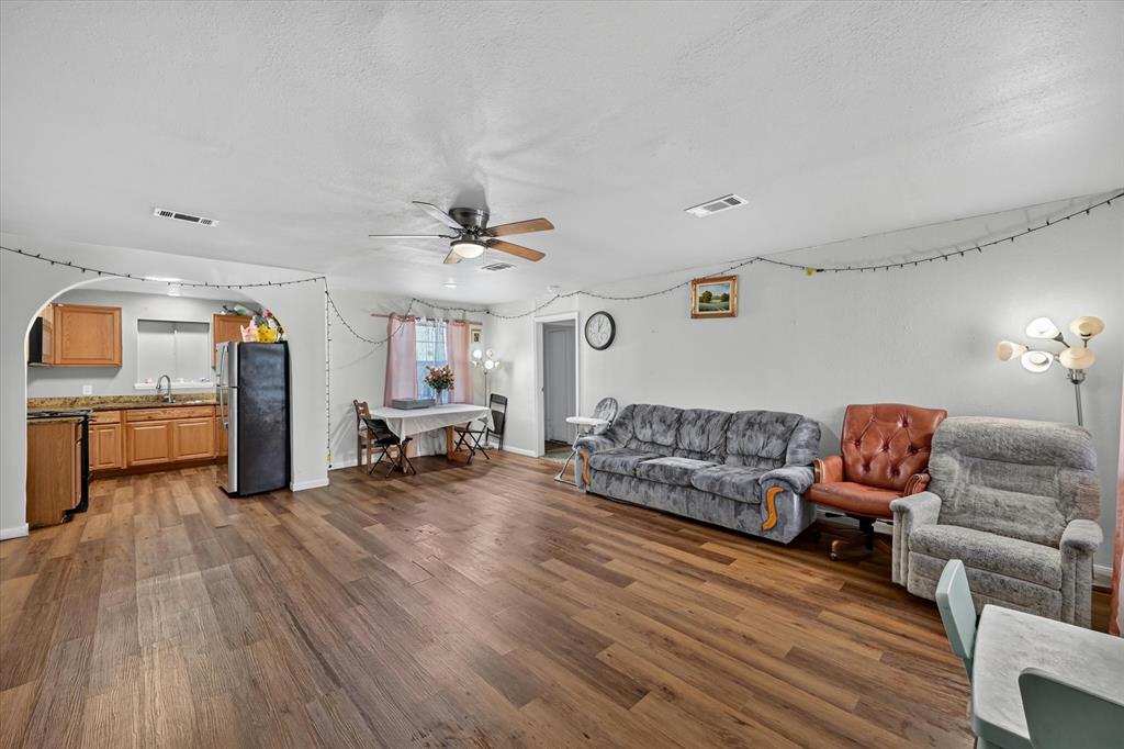 1938 El Paso St, Grand Prairie, TX 75051 photo