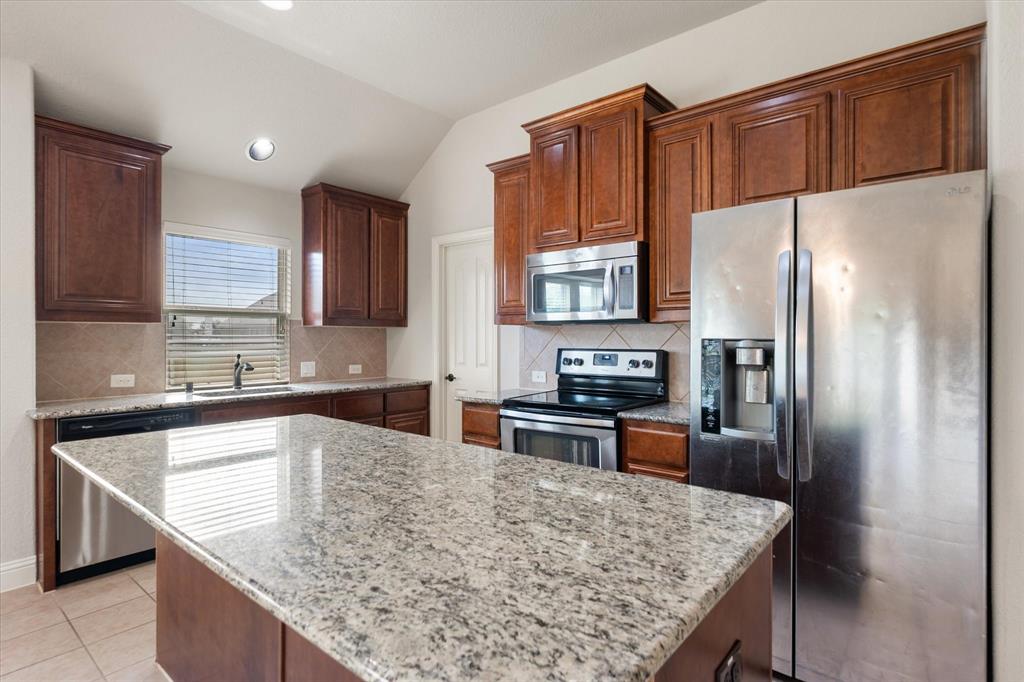 6633 Meadow Glen Dr, Midlothian, TX 76065 photo
