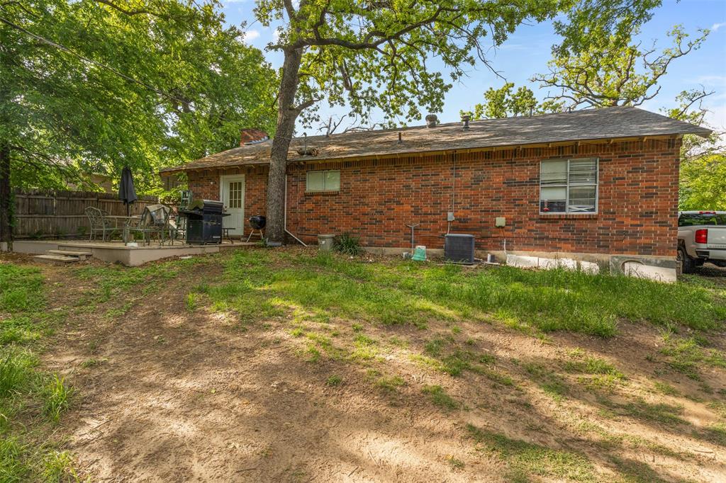 Single Family Residence in Azle TX 208 Shoreline Drive 24.jpg
