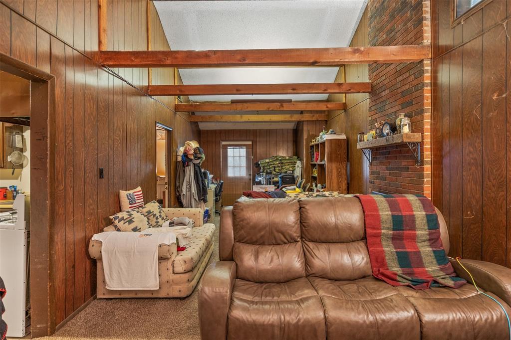 Single Family Residence in Azle TX 208 Shoreline Drive 14.jpg