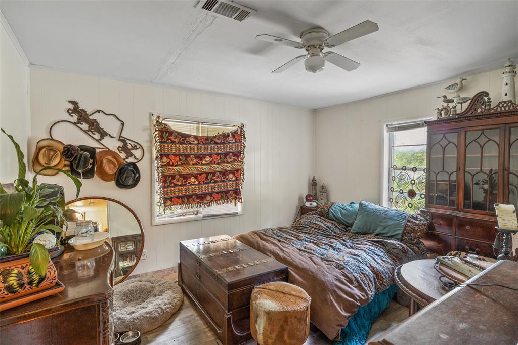 Single Family Residence in Azle TX 208 Shoreline Drive 22.jpg