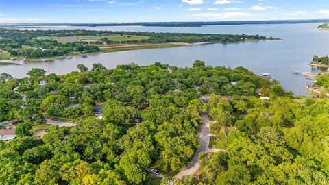 Single Family Residence in Azle TX 208 Shoreline Drive 4.jpg