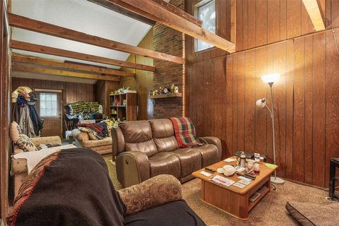 Single Family Residence in Azle TX 208 Shoreline Drive 10.jpg