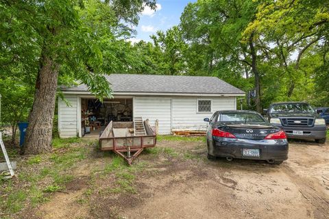 Single Family Residence in Azle TX 208 Shoreline Drive 27.jpg