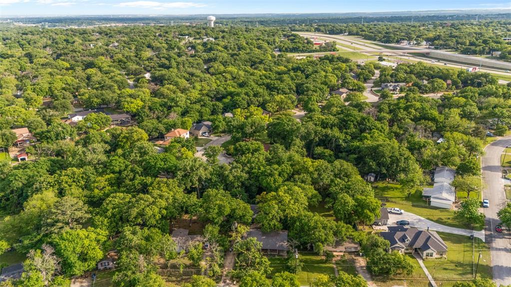 Single Family Residence in Azle TX 208 Shoreline Drive 6.jpg