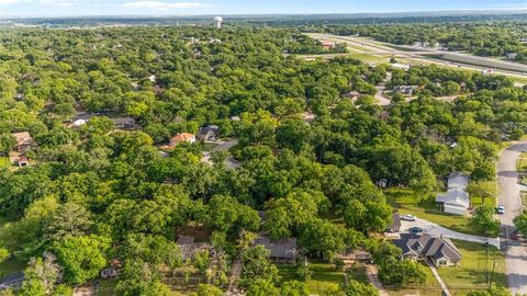 Single Family Residence in Azle TX 208 Shoreline Drive 6.jpg