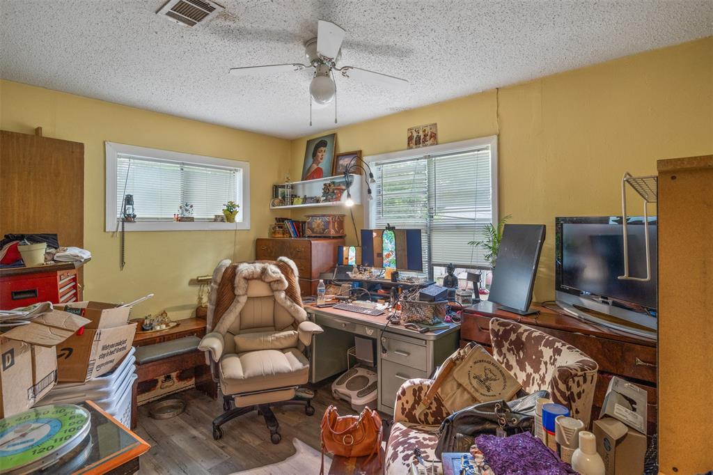 Single Family Residence in Azle TX 208 Shoreline Drive 23.jpg