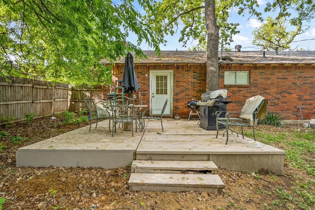 Single Family Residence in Azle TX 208 Shoreline Drive 25.jpg
