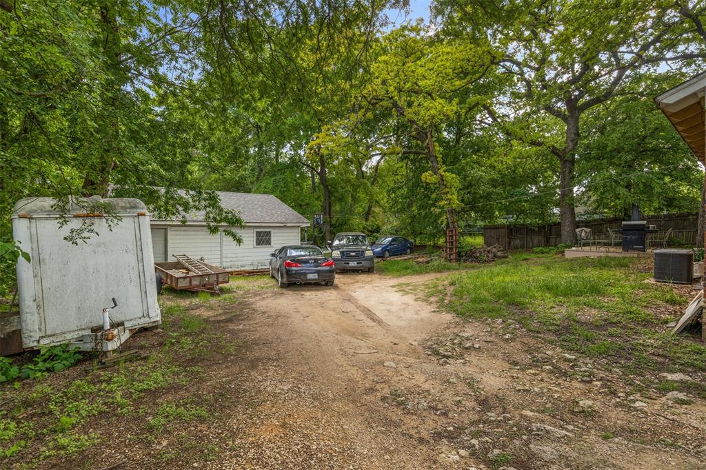 Single Family Residence in Azle TX 208 Shoreline Drive 26.jpg