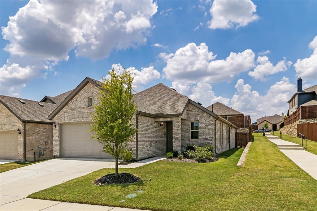 1801 Hazer Ln, Mesquite, TX 75149