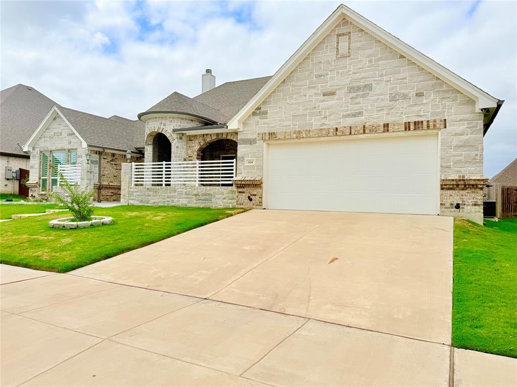 1424 Silent Spring Dr, Fort Worth, TX 76052 photo